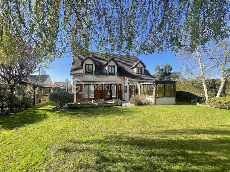 Maison traditionnelle - 165 m² - 6 pièces