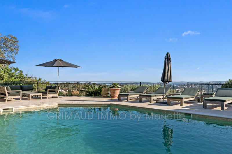 Villa - 300 m² - 6 pièces