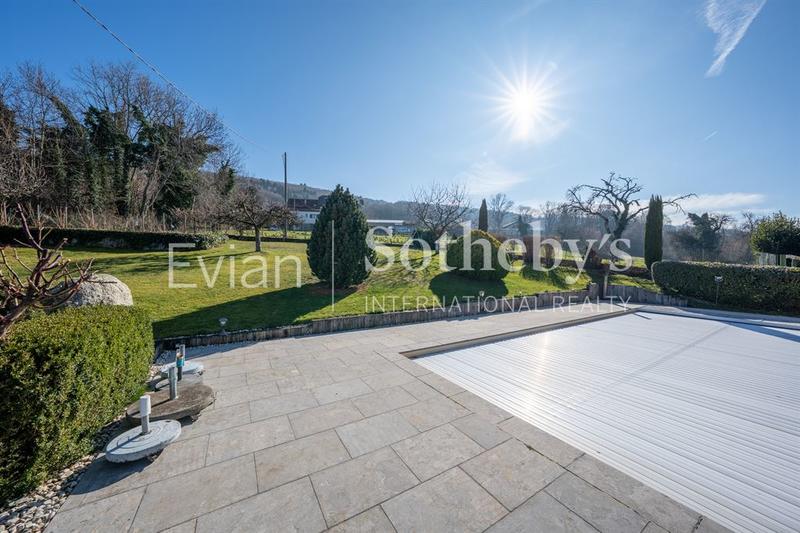 Maison - 300 m² - 11 pièces