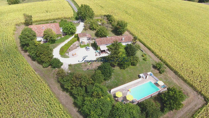 Maison - 330 m² - 16 pièces