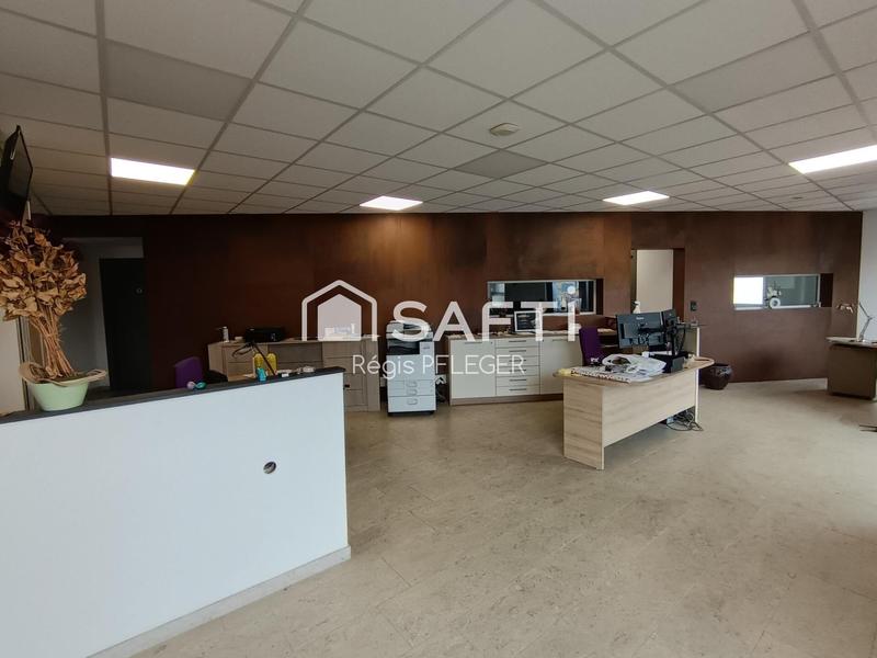 Local commercial - 1 900 m² - 10 pièces