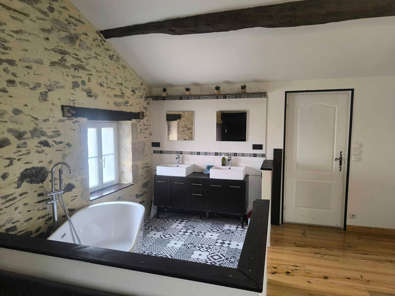 Maison - 215 m² - 8 pièces