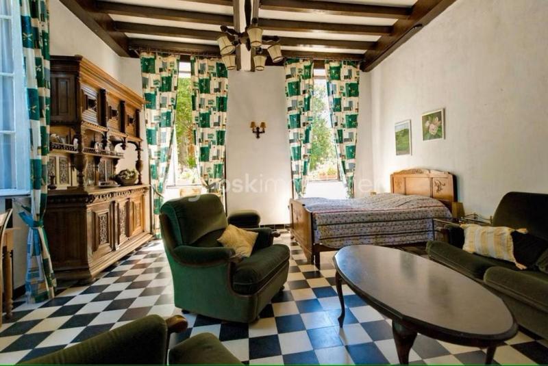 Maison - 600 m² - 30 pièces