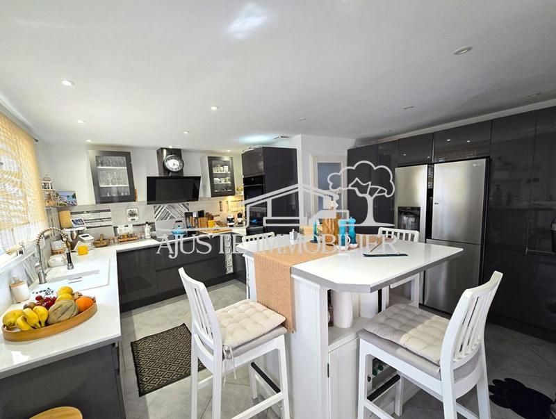 Maison - 101 m² - 4 pièces