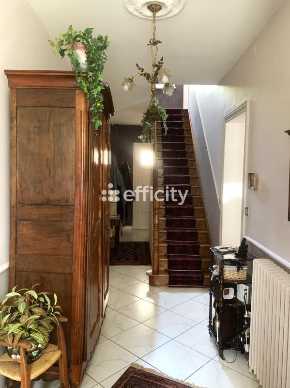 Maison - 287 m² - 8 pièces