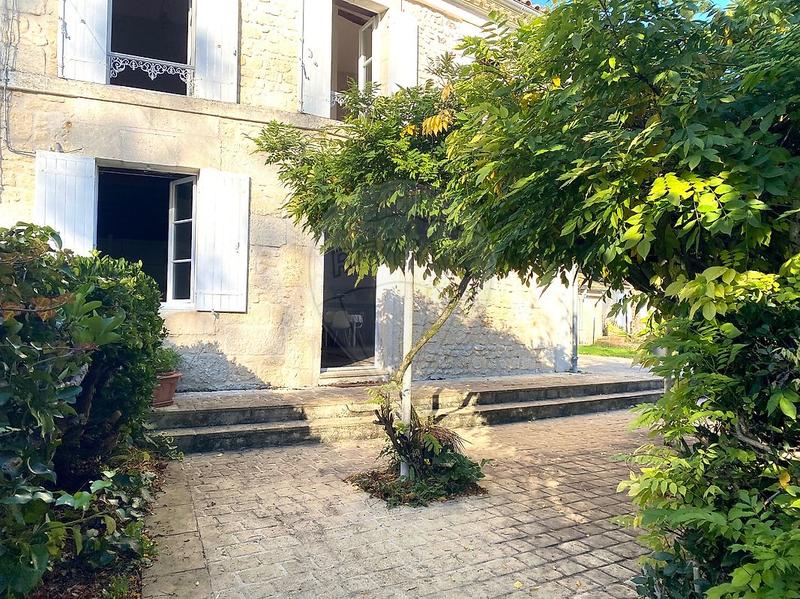 Maison - 245 m² - 8 pièces