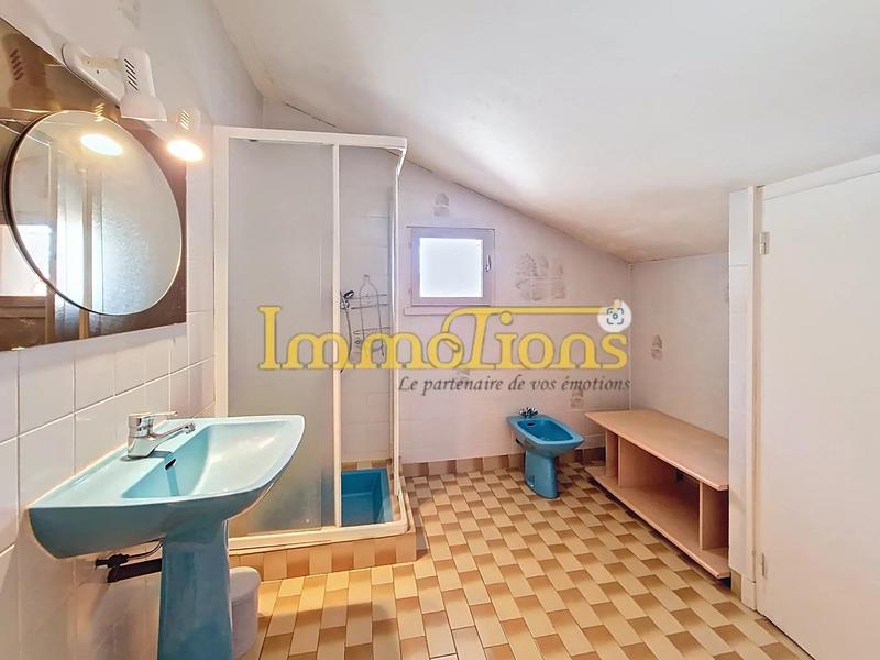 Maison - 231 m² - 9 pièces