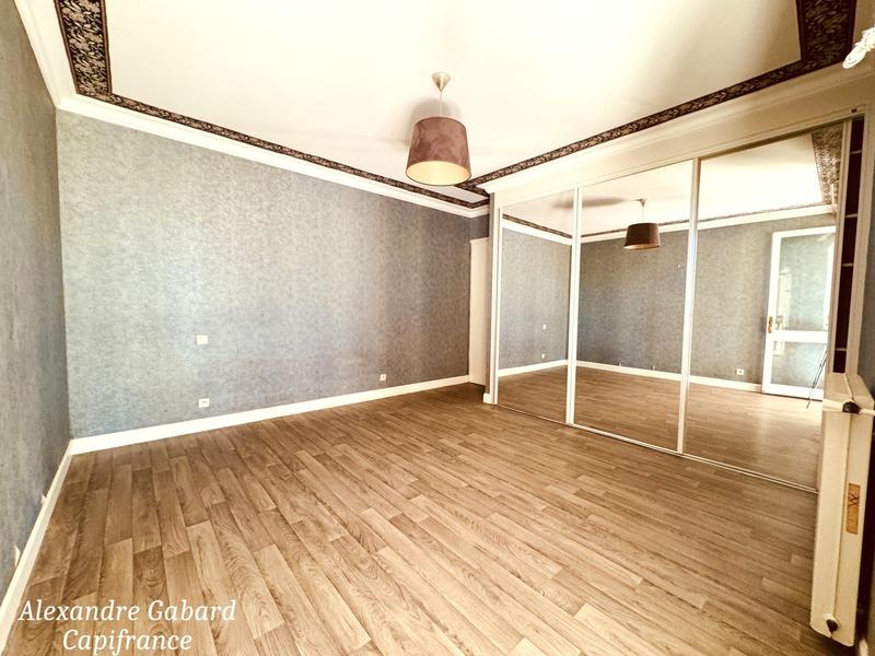 Maison - 206 m² - 9 pièces
