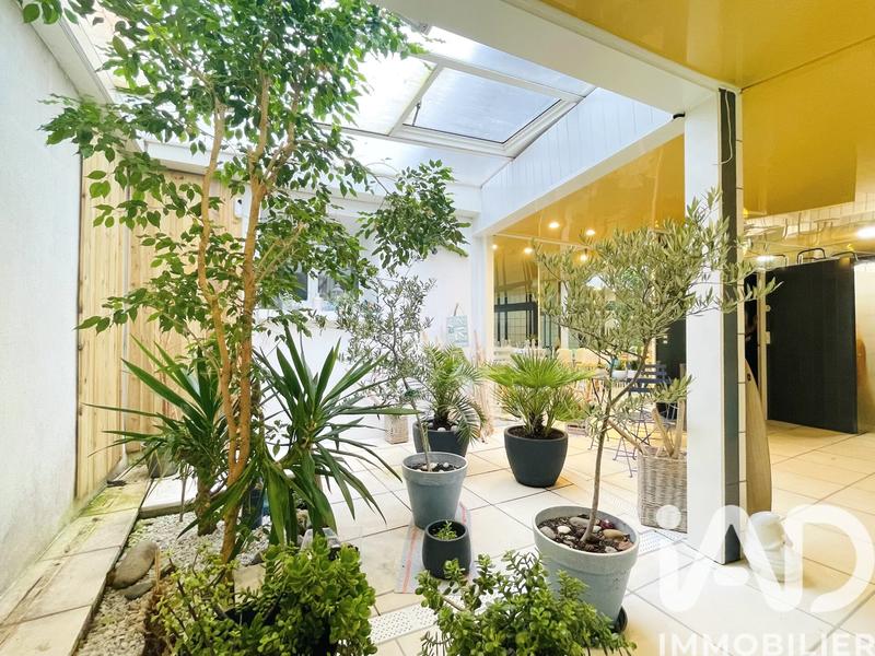 Maison - 228 m² - 8 pièces