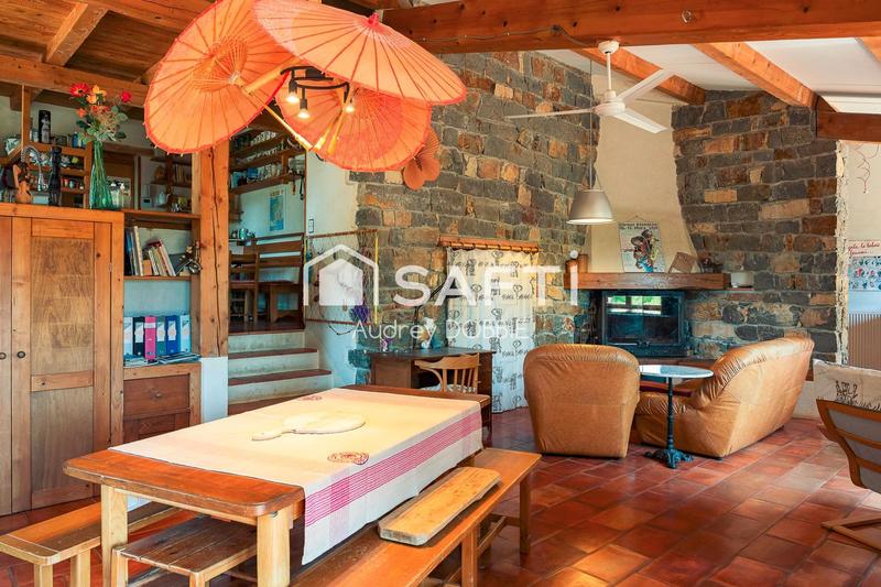 Maison - 228 m² - 8 pièces