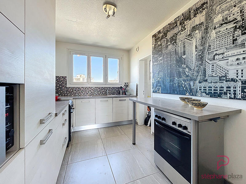 Appartement - 94 m² - 5 pièces