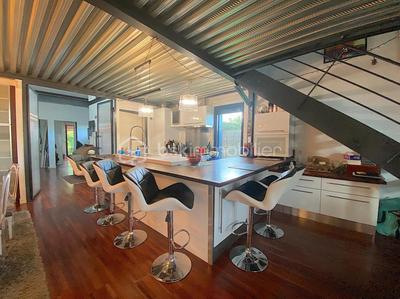 Loft - 124 m² - 4 pièces