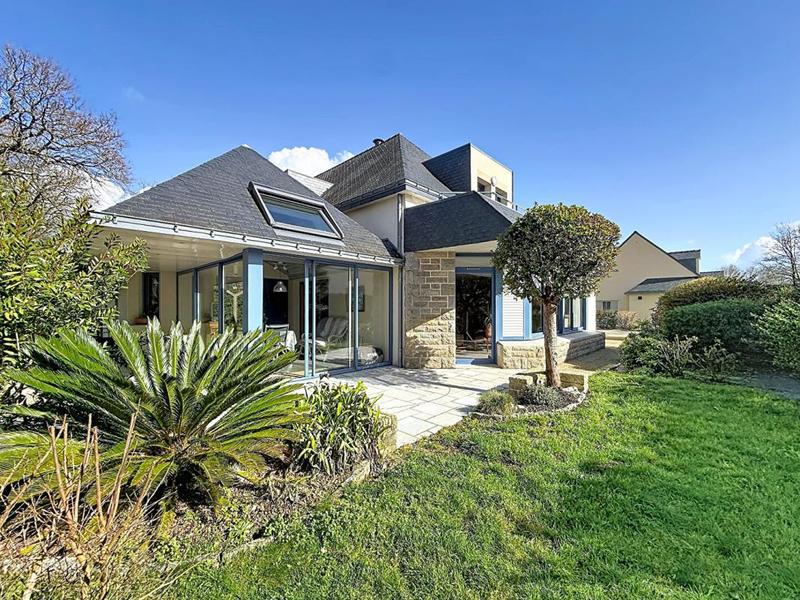 Maison - 220 m² - 7 pièces