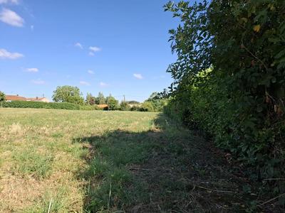 Terrain constructible - 1 700 m²