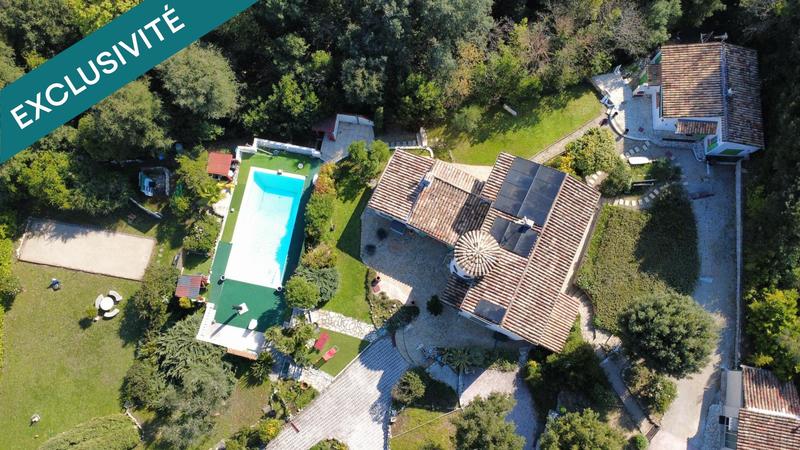 Maison - 213 m² - 8 pièces