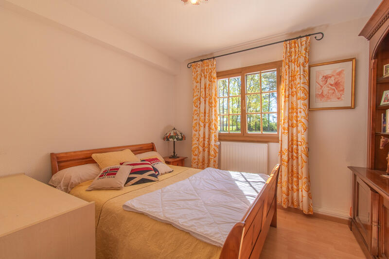 Maison - 245 m² - 9 pièces