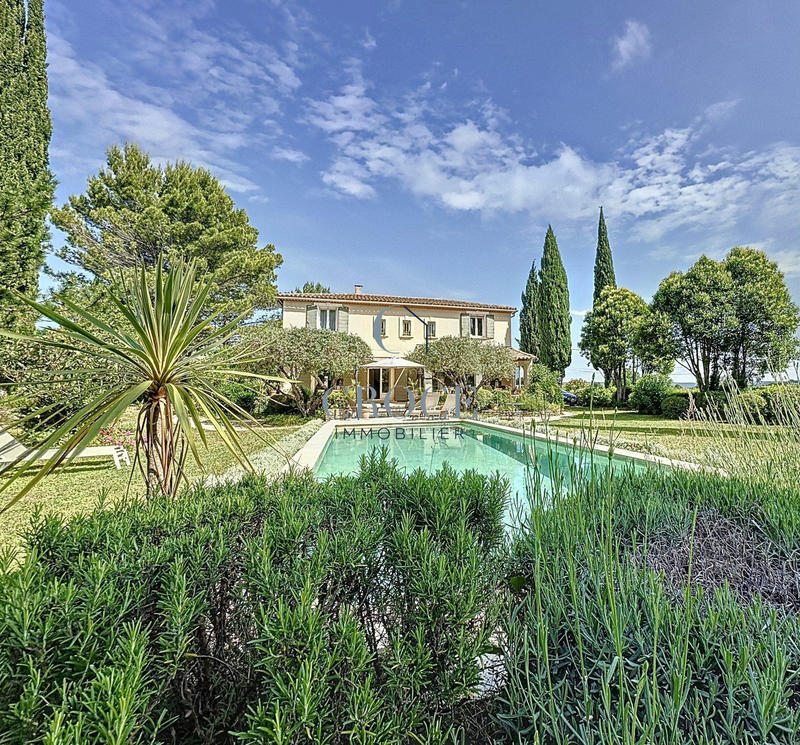 Maison traditionnelle - 177 m² - 8 pièces