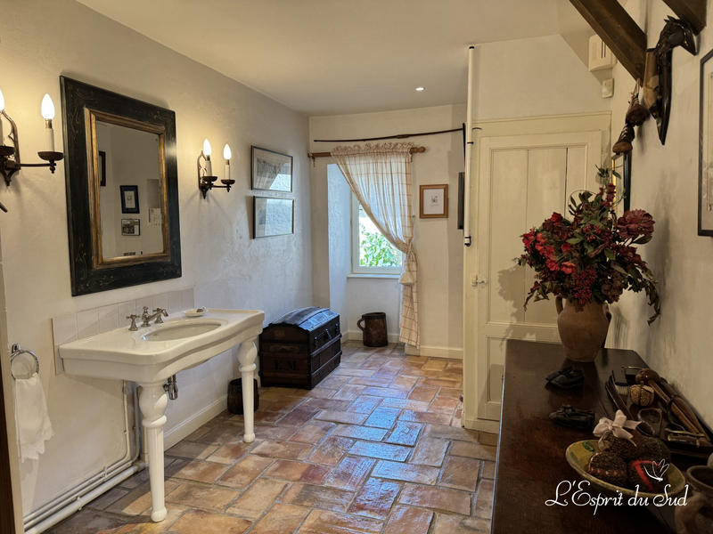 Maison - 750 m² - 21 pièces