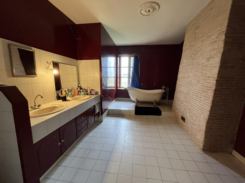 Maison - 548 m² - 12 pièces