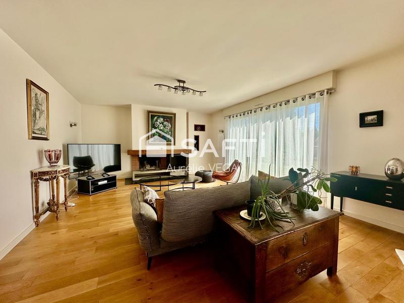 Maison - 204 m² - 7 pièces