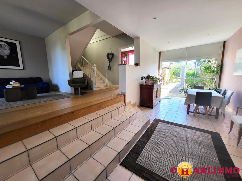 Maison traditionnelle - 178 m² - 7 pièces