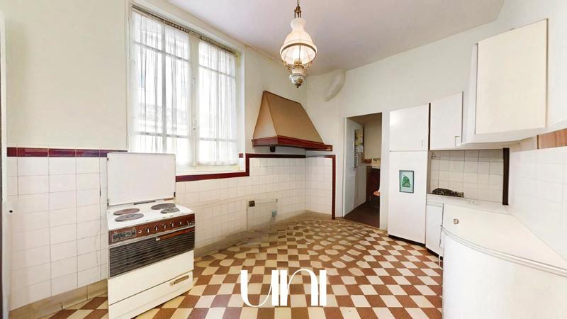 Maison - 280 m² - 11 pièces