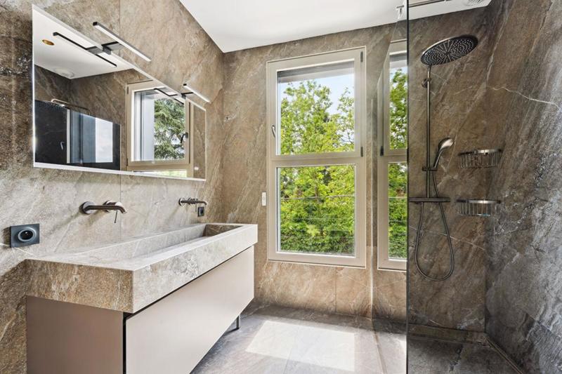 Maison - 270 m² - 7 pièces