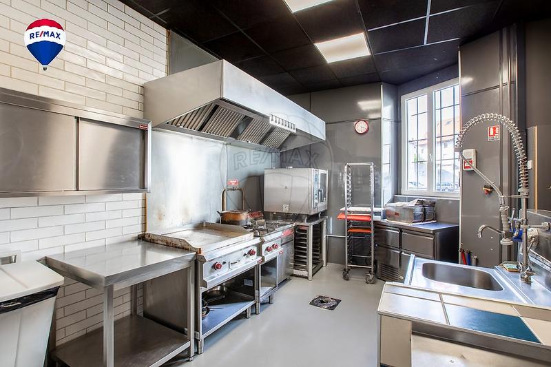 Magasins - 60 m² - 2 pièces