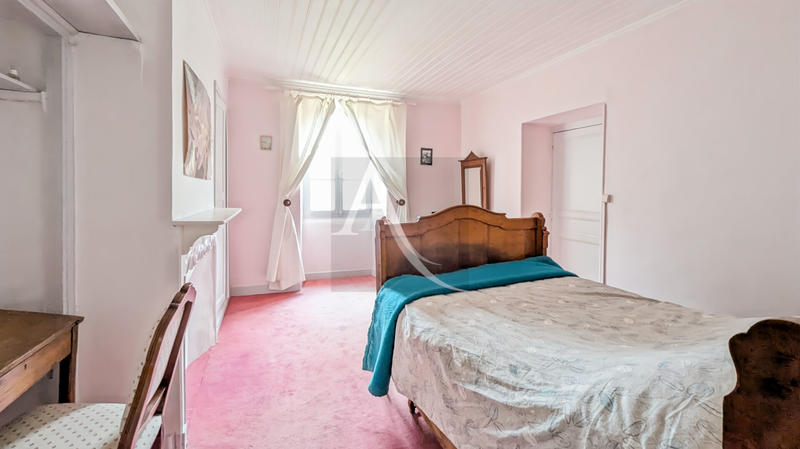 Maison - 260 m² - 10 pièces