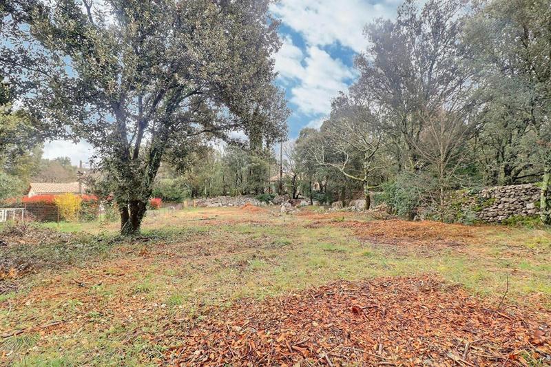 Terrain constructible - 1 840 m²