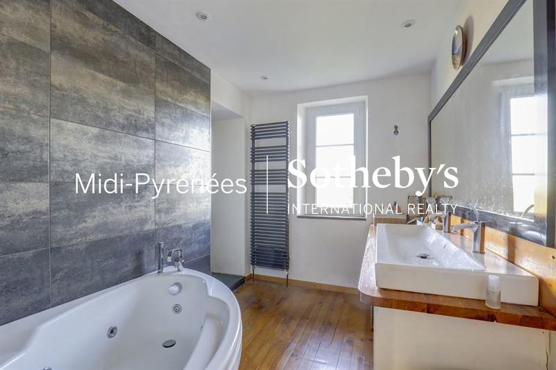 Maison - 356 m² - 10 pièces