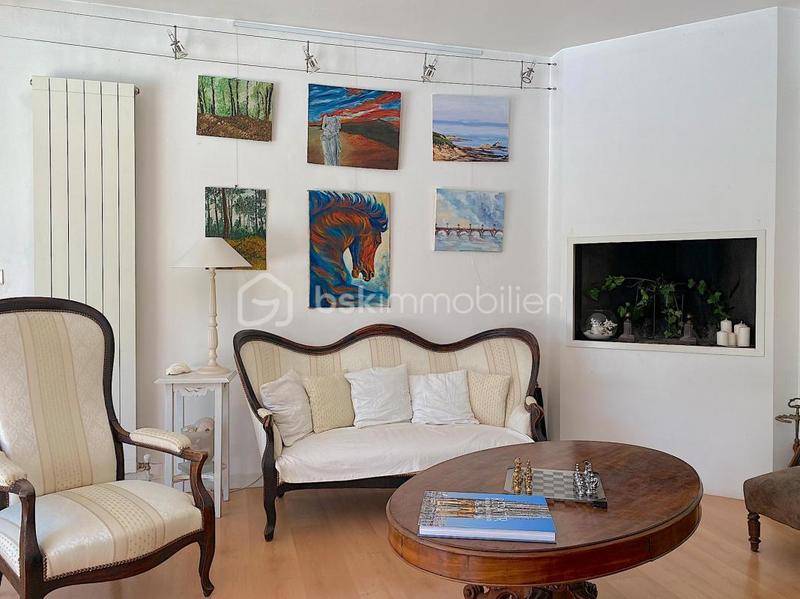 Maison - 215 m² - 8 pièces