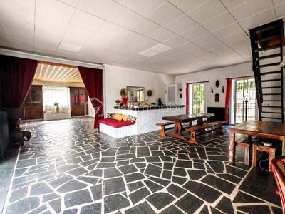 Pavillon - 416 m² - 11 pièces