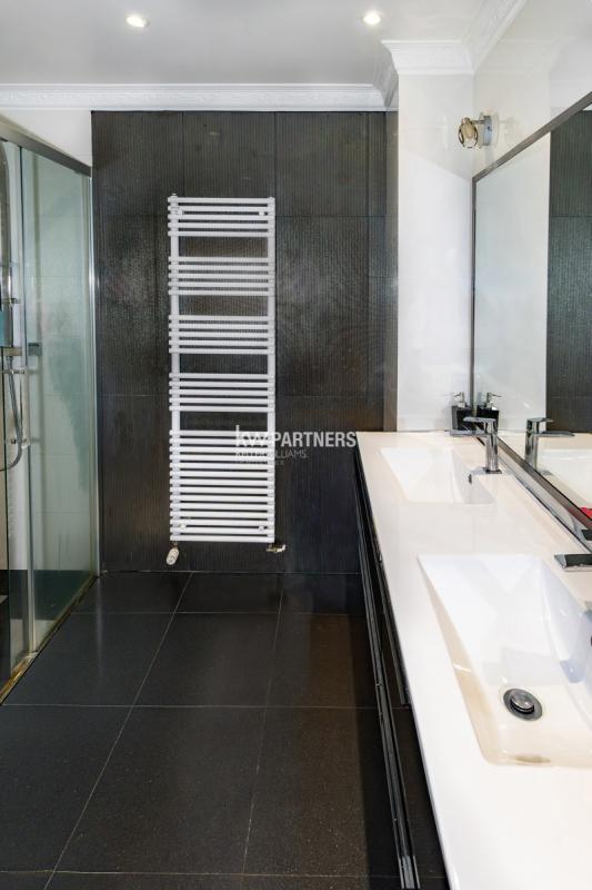 Maison - 230 m² - 8 pièces