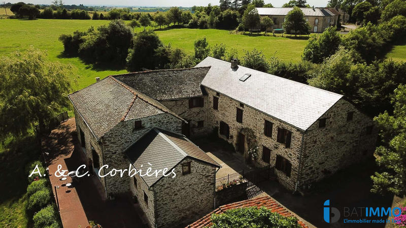 Maison - 373 m² - 8 pièces