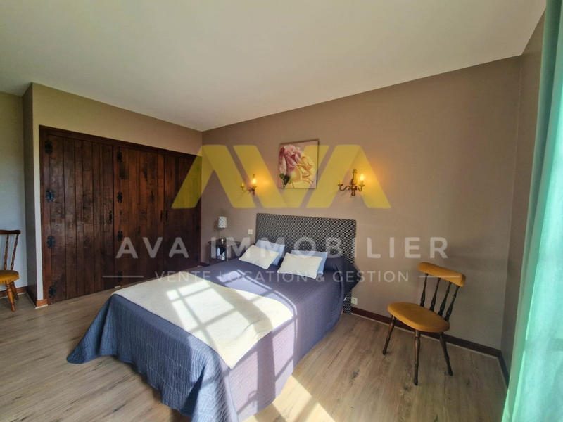 Maison - 300 m² - 9 pièces