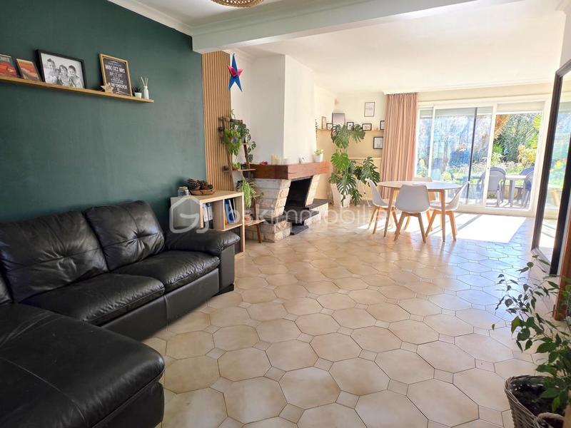 Maison traditionnelle - 166 m² - 8 pièces