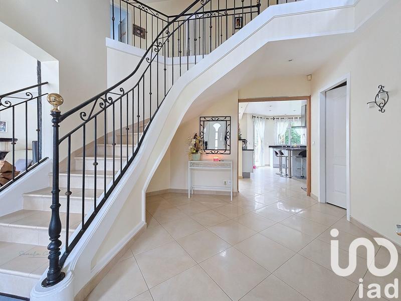 Maison - 213 m² - 7 pièces