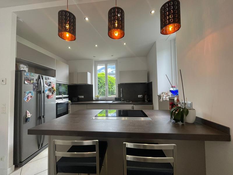 Maison - 238 m² - 8 pièces