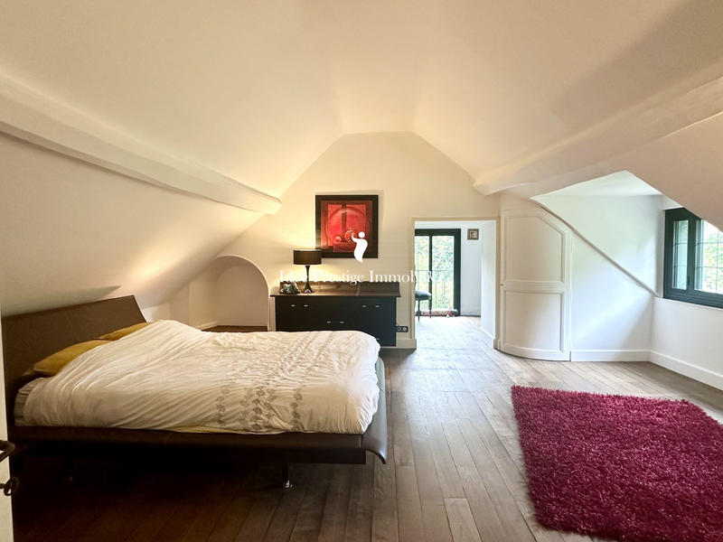 Maison - 180 m² - 6 pièces