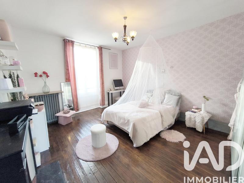 Maison - 211 m² - 8 pièces