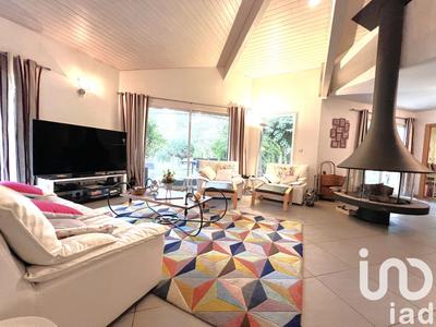 Maison - 240 m² - 8 pièces