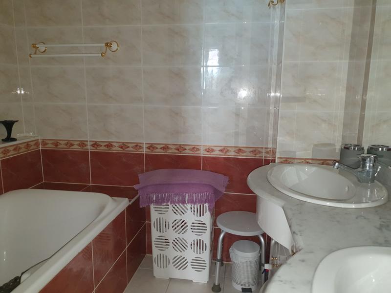 Maison - 261 m² - 9 pièces