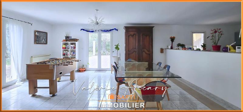 Maison - 202 m² - 8 pièces