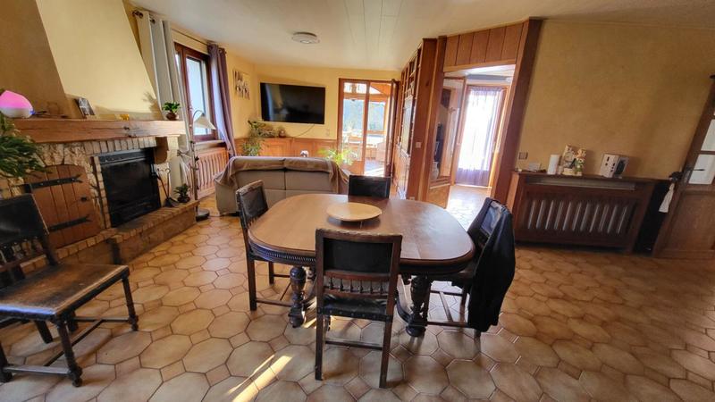 Maison - 196 m² - 10 pièces