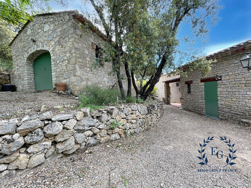 Maison traditionnelle - 218 m² - 6 pièces