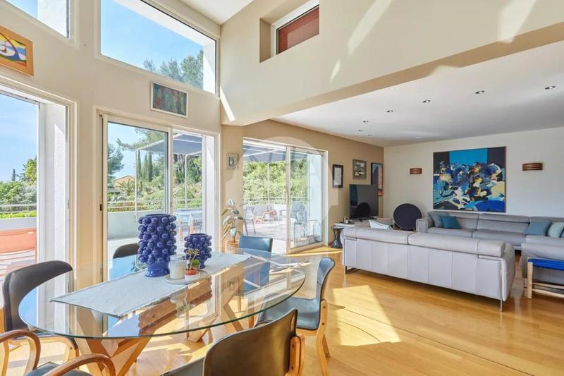 Villa - 350 m² - 6 pièces