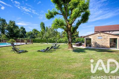 Maison - 345 m² - 10 pièces