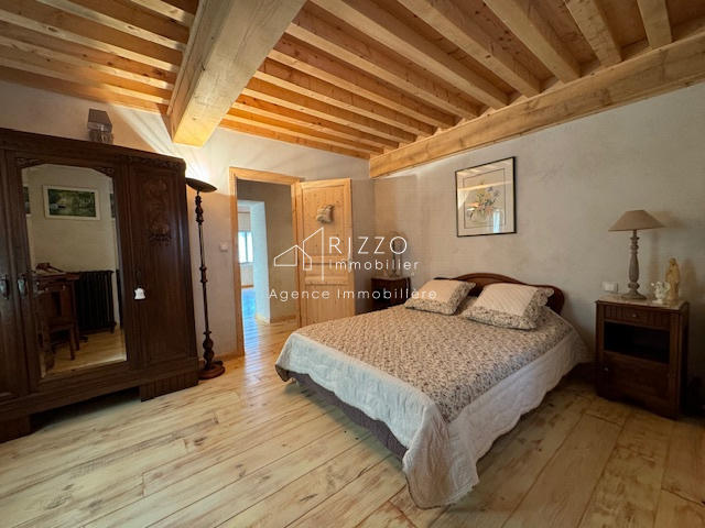 Maison - 268 m² - 13 pièces