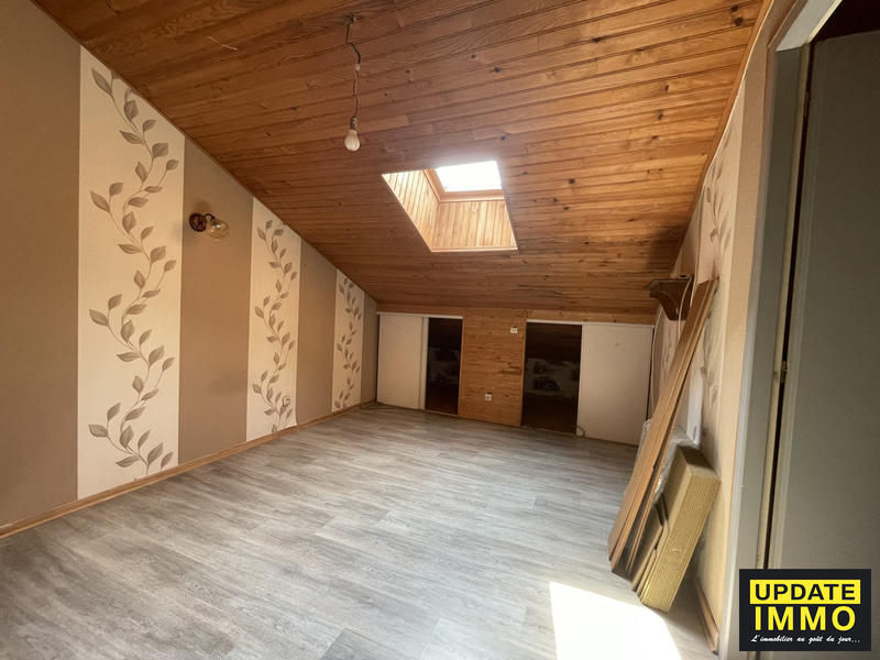 Maison - 99 m² - 7 pièces